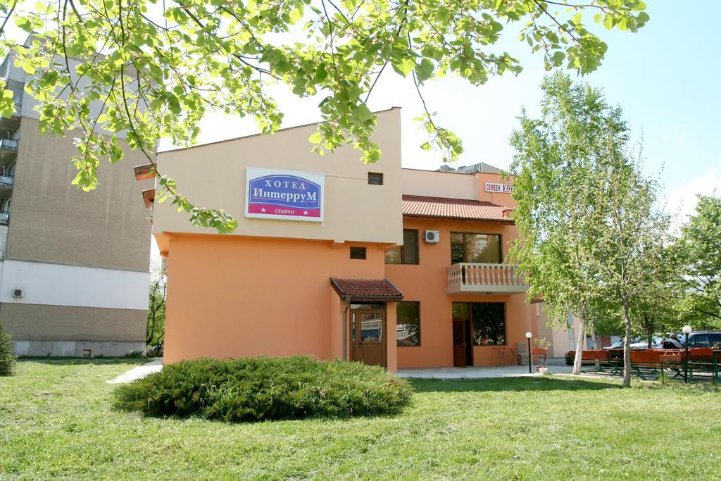 Interrum Hotel Razgrad Exteriör bild