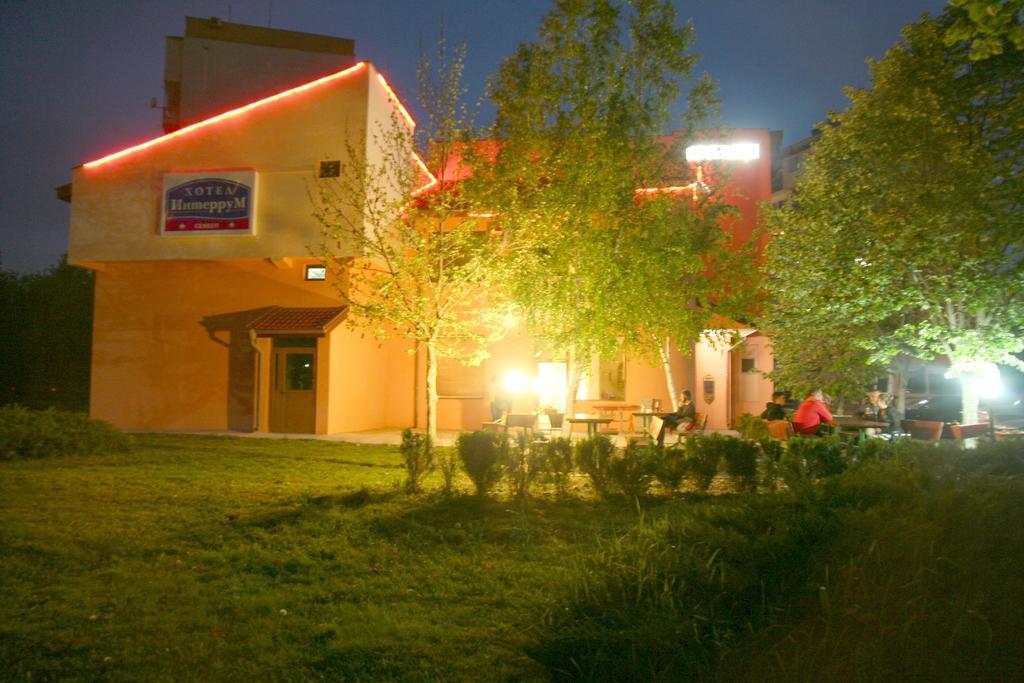 Interrum Hotel Razgrad Exteriör bild