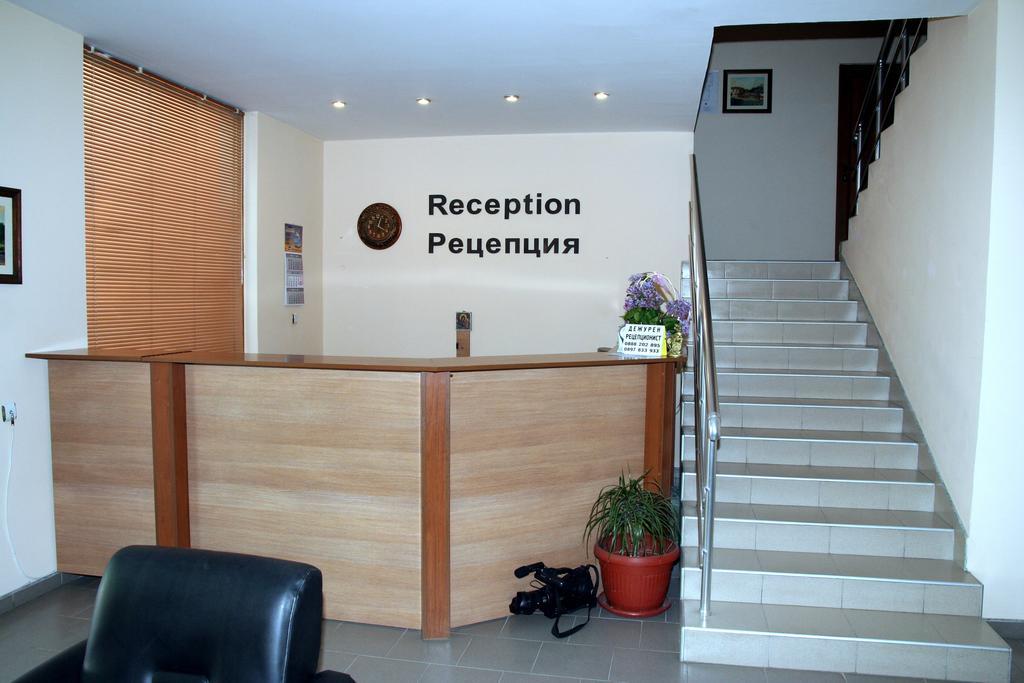 Interrum Hotel Razgrad Exteriör bild