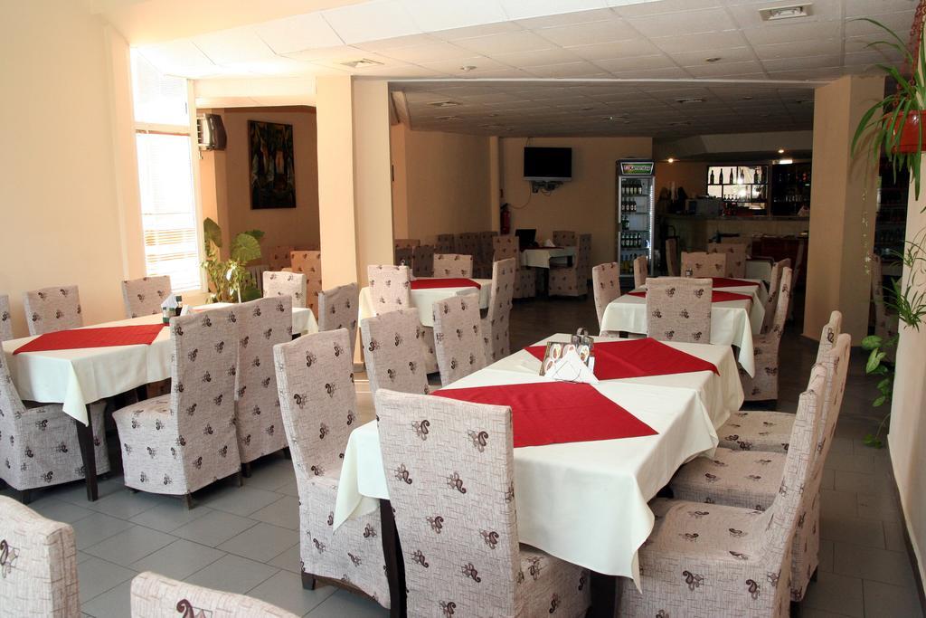 Interrum Hotel Razgrad Exteriör bild