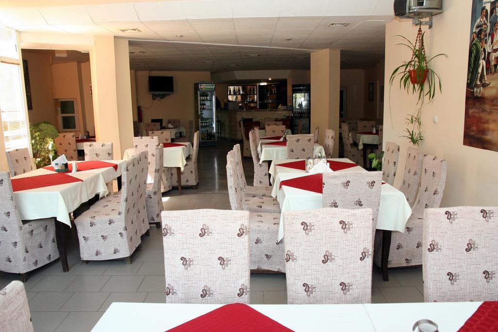Interrum Hotel Razgrad Exteriör bild