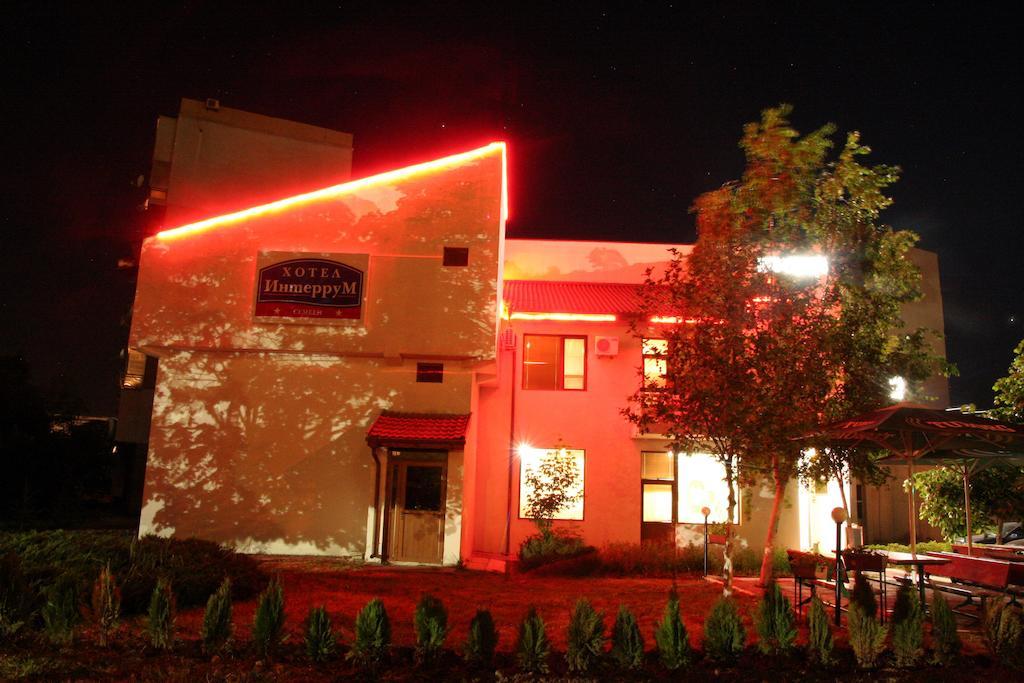 Interrum Hotel Razgrad Exteriör bild