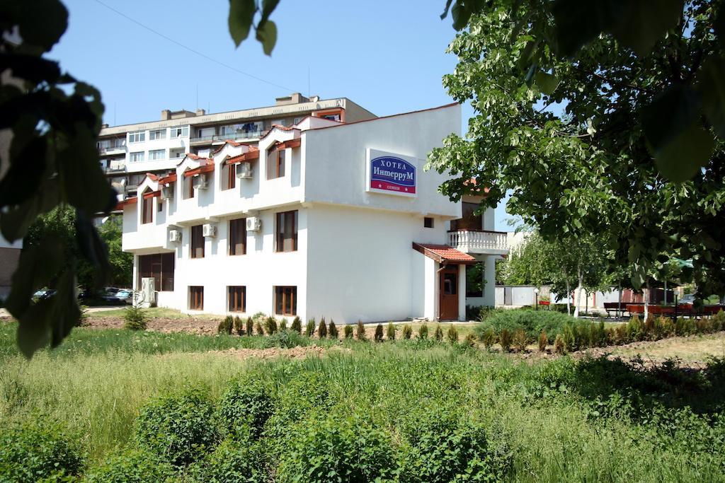 Interrum Hotel Razgrad Exteriör bild