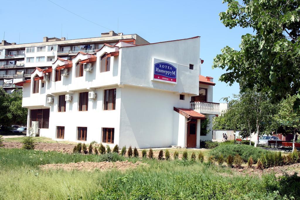 Interrum Hotel Razgrad Exteriör bild