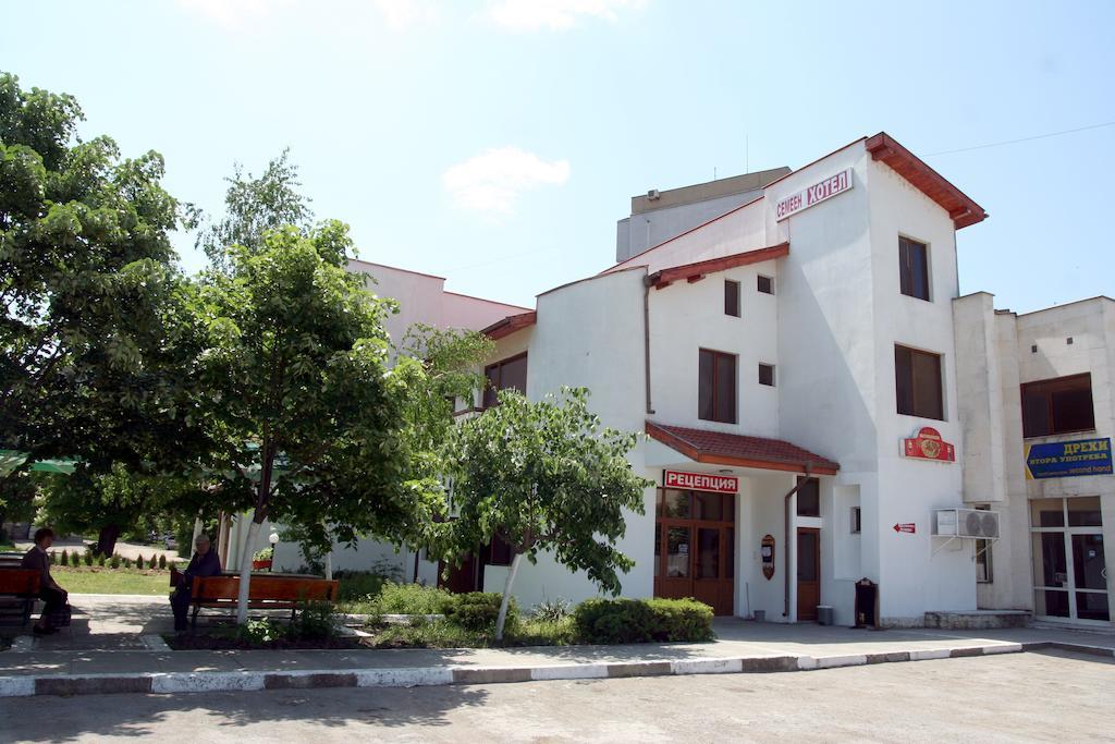 Interrum Hotel Razgrad Exteriör bild
