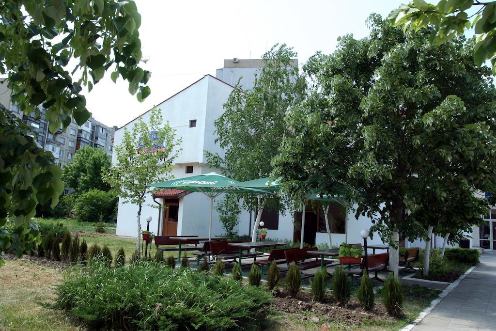Interrum Hotel Razgrad Exteriör bild