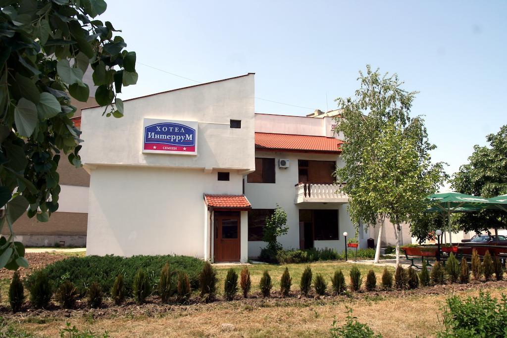 Interrum Hotel Razgrad Exteriör bild