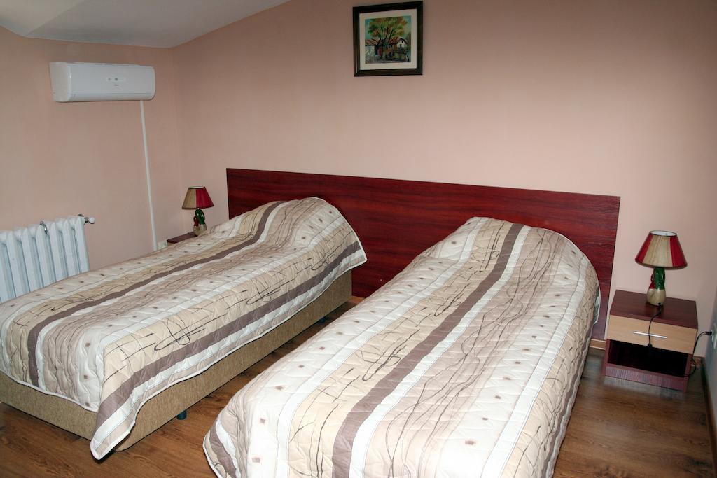 Interrum Hotel Razgrad Exteriör bild