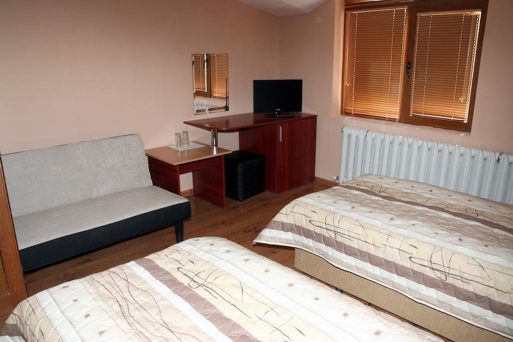 Interrum Hotel Razgrad Exteriör bild