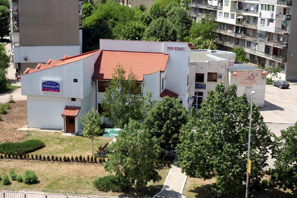 Interrum Hotel Razgrad Exteriör bild